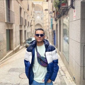 Meet your Posher, Carlos